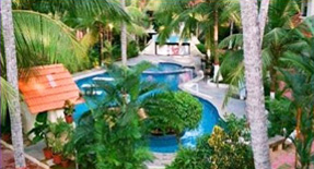 country-spa-wellness-resort-kovalam-kerala-india-swimmingpool