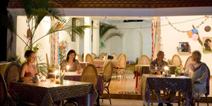 golden-sands-beach-resort-kovalam-kerala-india-dining