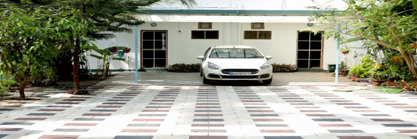 Alternative wide angle view of the multi-story white building facade at Sobha Mandiram Homestay Kovalam