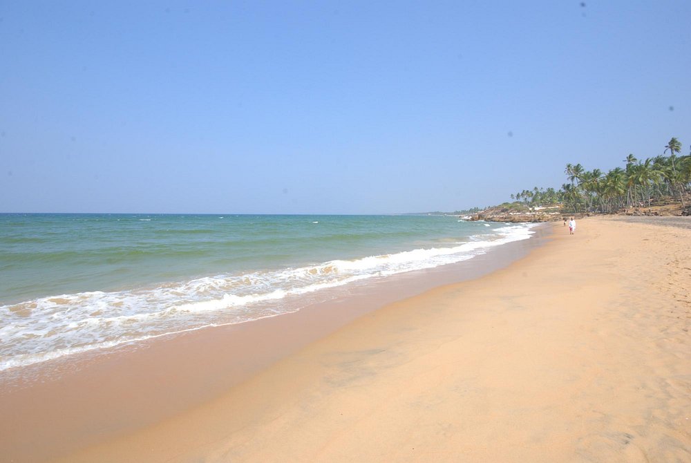 Scenic view of the sandy beach and Arabian Sea near Sun Tara Beach Resort